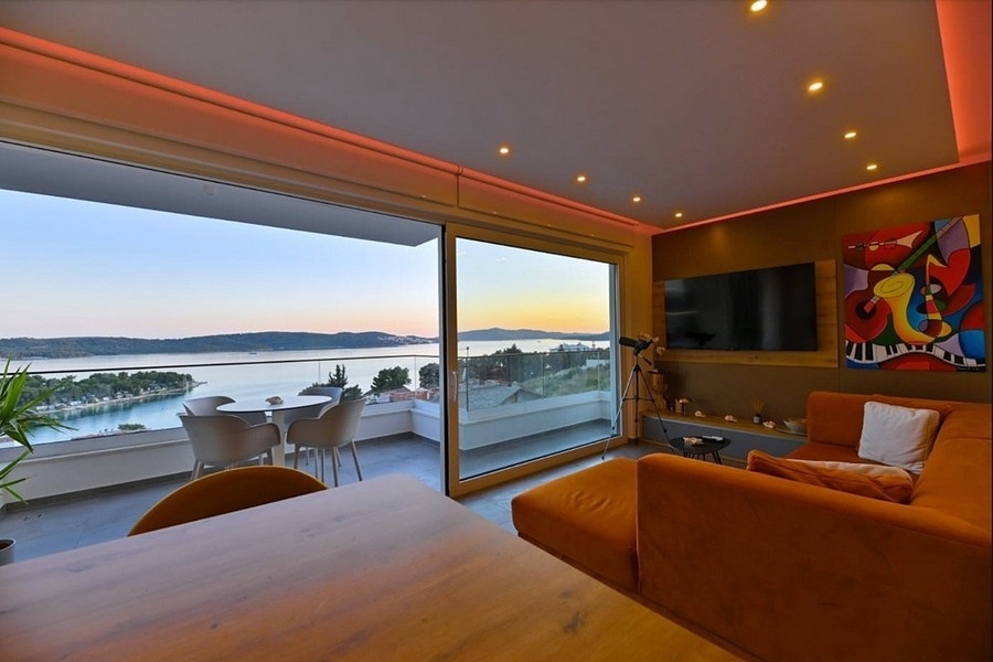 Penthouse med havsutsikt i Trogir, ön Ciovo.