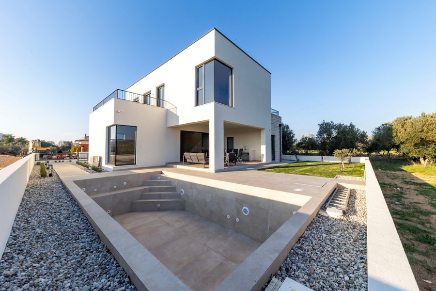 Villa H3880 med pool nära Zadar till salu.